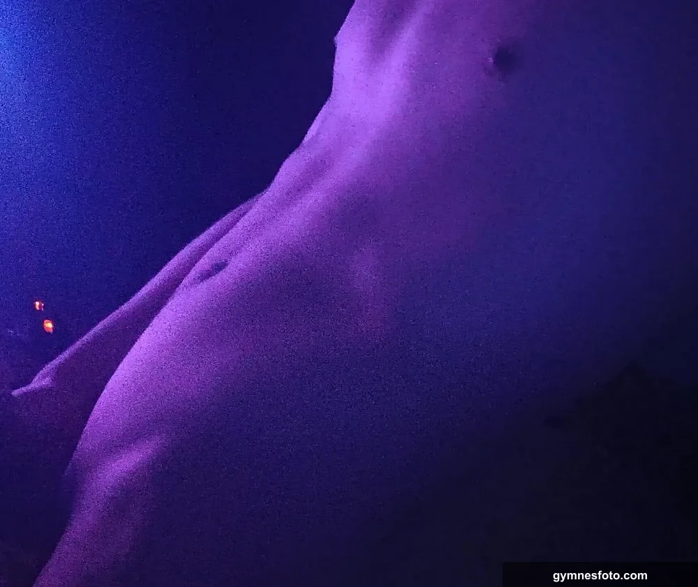 Hotter than a d pic [m]