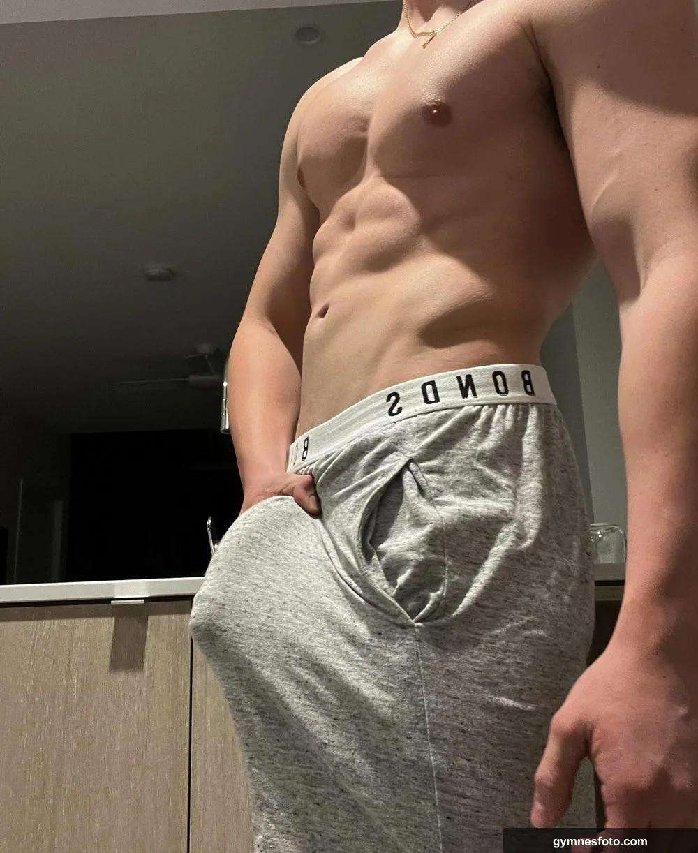 28 straight chilling in sweatpants