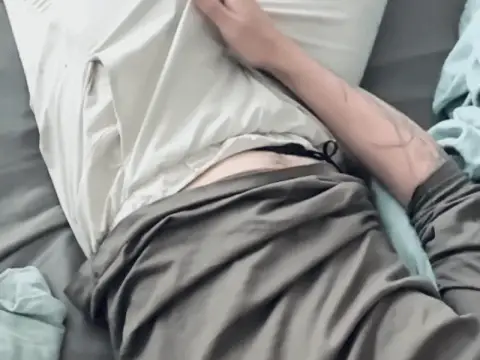 30 Bi in trackpants