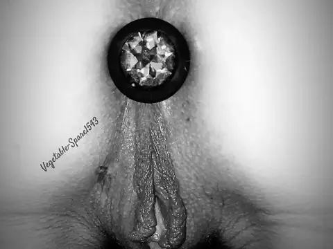 After our first date, I'm kneeling in front of you like this. Would you put it in and ejaculate insi